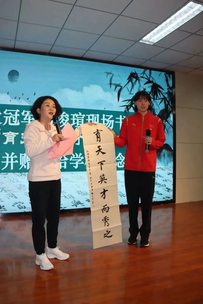  分享励志人生！国家游泳队奥运全运冠军走进济南育秀中学