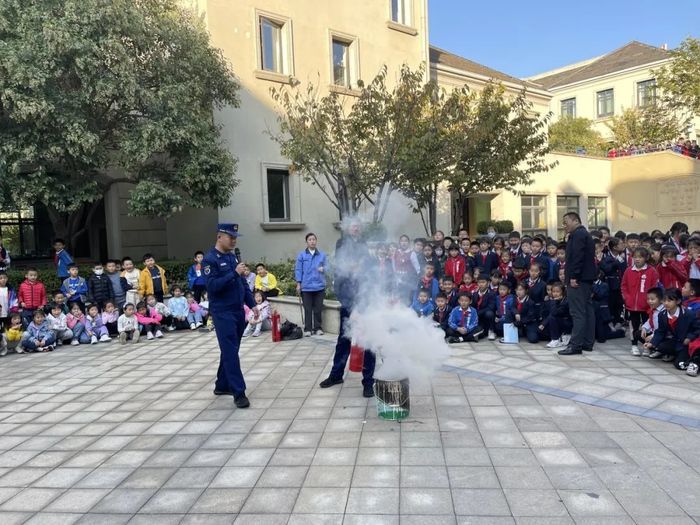 生命至上，龙奥学校开展2023年全国消防安全日宣传教育活动