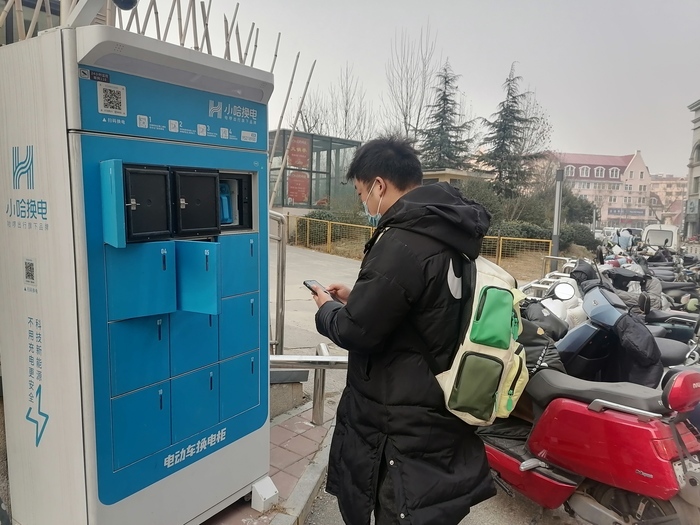 都市換電員：護(hù)航外賣騎手“春節(jié)不打烊”
