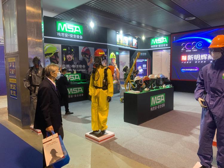 山东首届应急装备展览会暨应急产业发展论坛在泰安举办