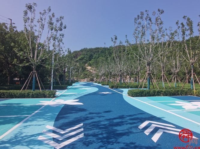 佛慧山生态廊桥停车场彩绘寓意：保泉护泉、生生不息！