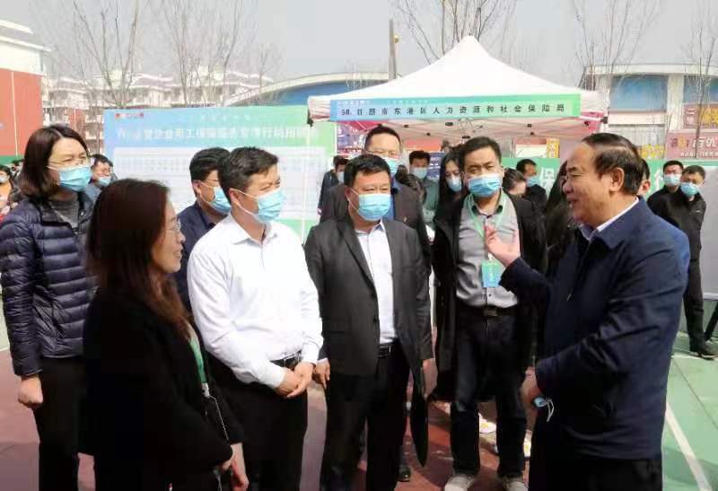八千多个岗位送进校园，东港举办2021“春风行动”暨企业用工保障服务专项行动招聘会