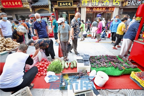 济南大观园早市开市迎宾