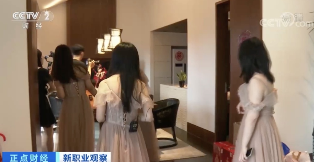 一天能赚2000元？职业伴郎伴娘火了，靠谱吗