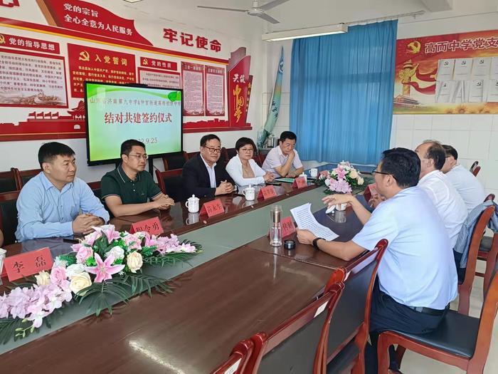 情系山区教育，济南九中向高而中学捐赠桌椅图书