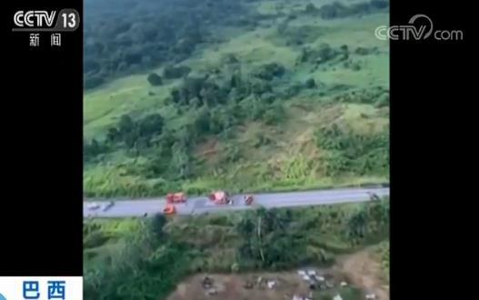 渡轮撞断桥墩 两车落水伤亡人数不明已展开搜救