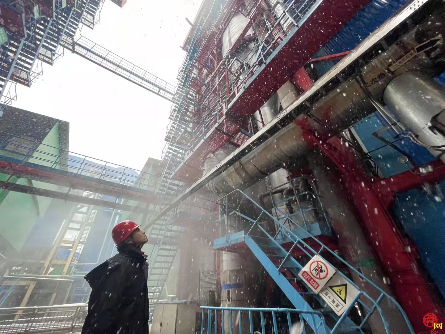 屋外飞雪漫天屋内暖意融融 供热“一张网”温暖泉城