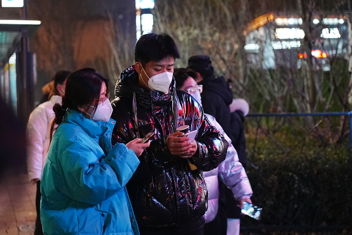 环联夜市恢复营业首日，小吃街烟火气升腾