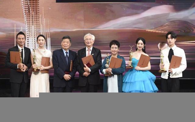赵丽颖给王一博介绍前辈|赵丽颖给王一博介绍前辈上热搜 到底发生了什么？