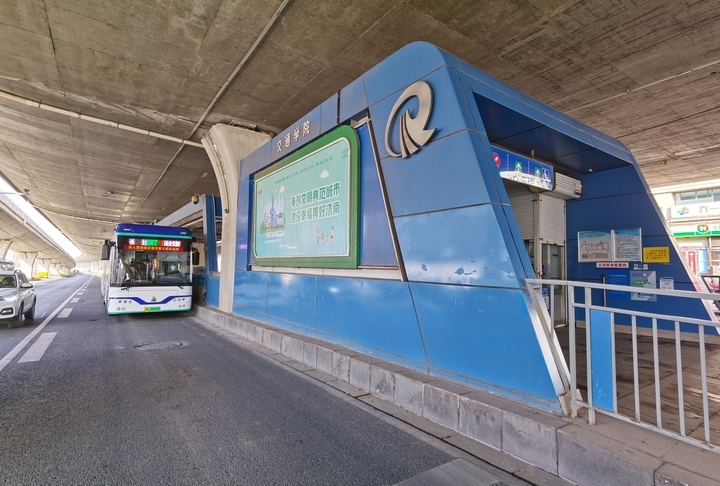 济南市首批快速公交车站升级改造