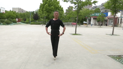 66岁大叔退休后沉迷跳芭蕾 网友：舞出人生的精彩！