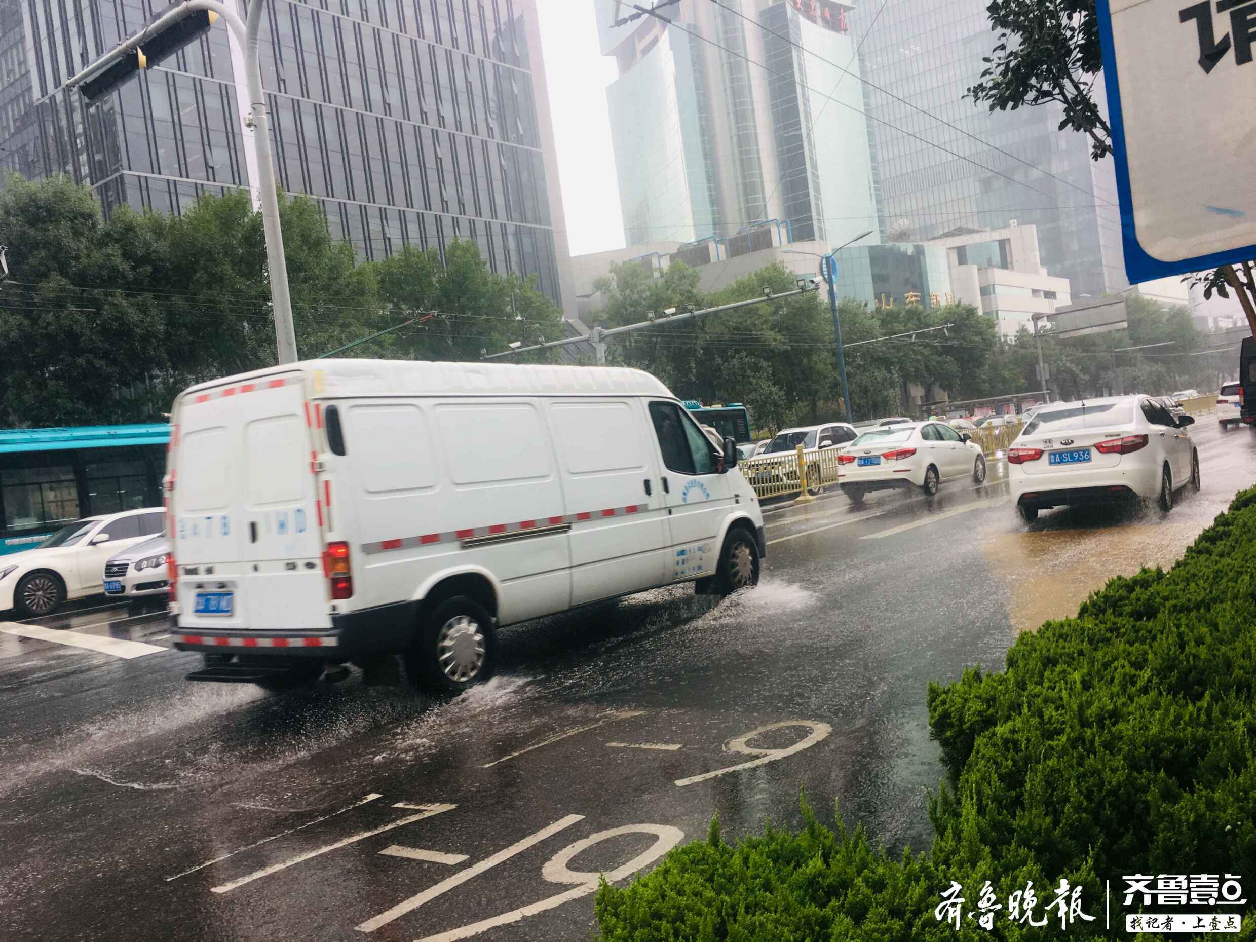 一下车就被淋成落汤鸡！山东本周仍受“雷雨”控制，无明显高温