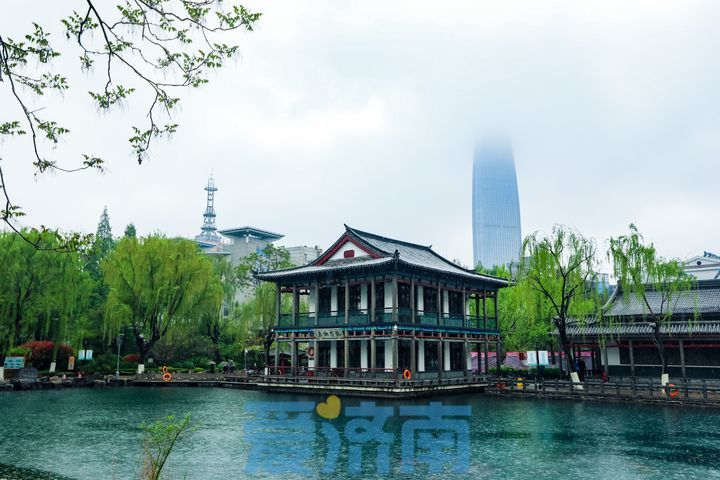 斜风细雨 水泛涟漪 雨中的五龙潭如诗如画