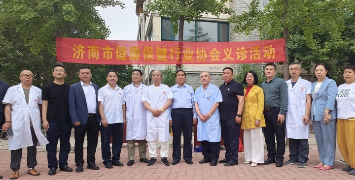 送健康“暖人心”！济南市健康保健行业协会义诊活动走进美里湖街道绿岛颐年苑社区