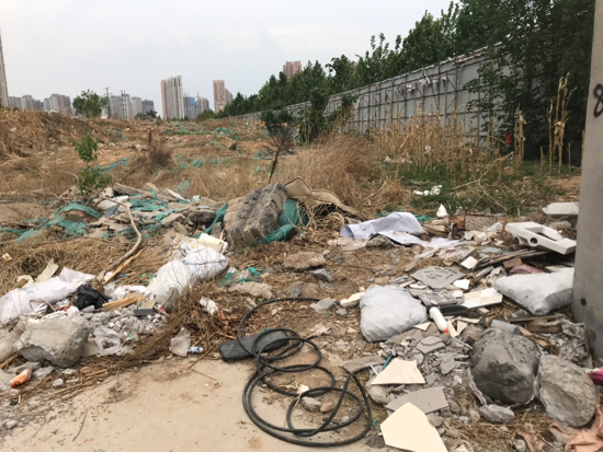 啄木鸟在行动：舜华北路和花园东路交叉口以西建筑垃圾裸露