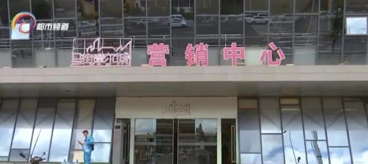 奇葩楼盘！14楼、29楼没直达电梯，回家还得穿6道门