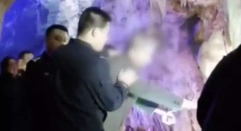 掰断临沂钟乳石3名游客还破坏多处景点，或只拘十天罚五百