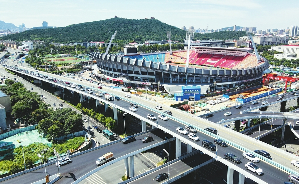 济南玉函立交桥新沥青路面铺设月底完工