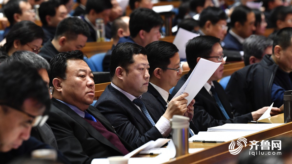 决胜2020·聚焦山东两会｜山东省政协十二届三次会议开幕 镜头聚焦委员履职“微表情”