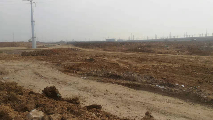 【啄木鸟在行动】董家镇货运中心项目 施工道路保洁不到位严重积尘