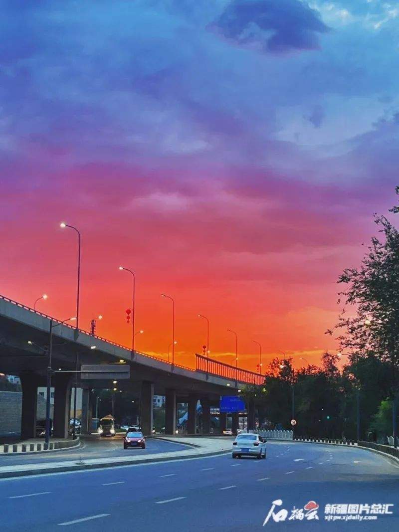 新疆吐鲁番出现52.2℃高温，火焰山地表温度达80℃