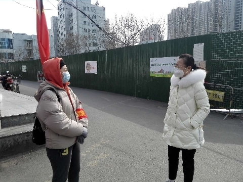 济南市残联党组成员、副理事长刘红卫到社区下沉点走访慰问一线干部职工