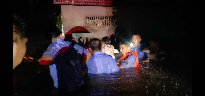 别怕，有我！山东公安全力防汛救灾，500名特警随时准备跨区域驰援