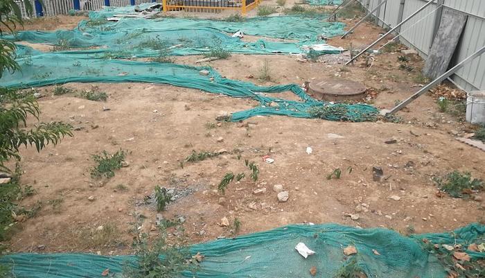 【啄木鸟在行动】高新区经十路与凤凰路路口向北约100米处渣土裸露