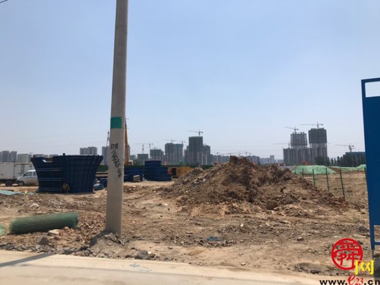 【啄木鸟在行动】历城区小清河南路白菜路交叉口附近有渣土垃圾防尘网未覆盖