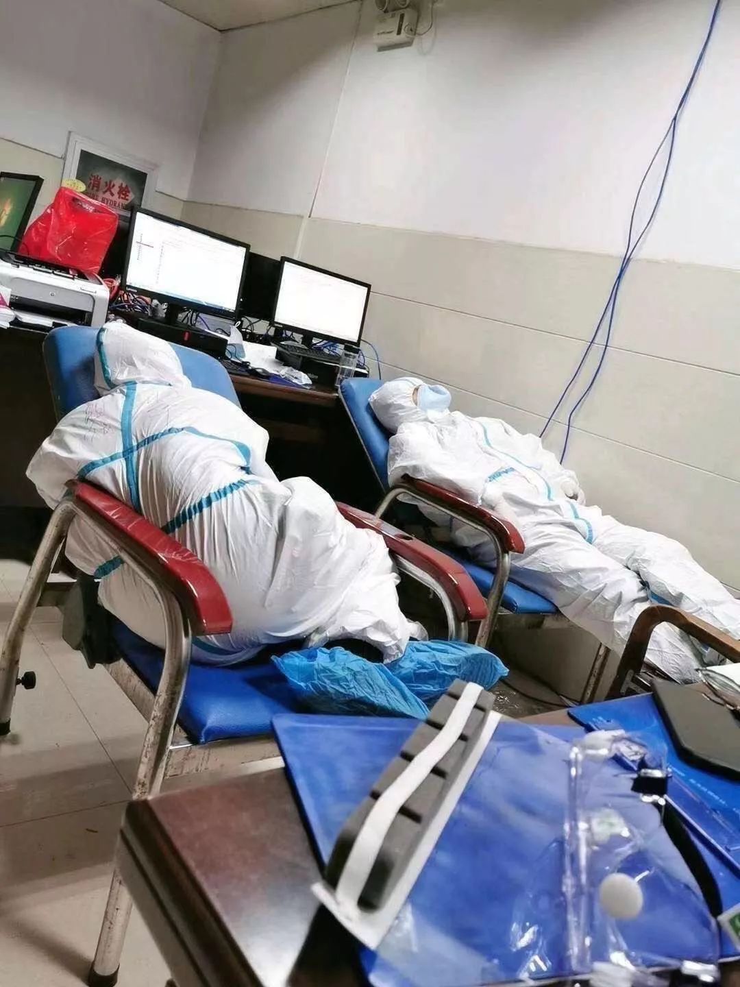 武汉80后快递小哥：我没有任何资源 但一呼百应