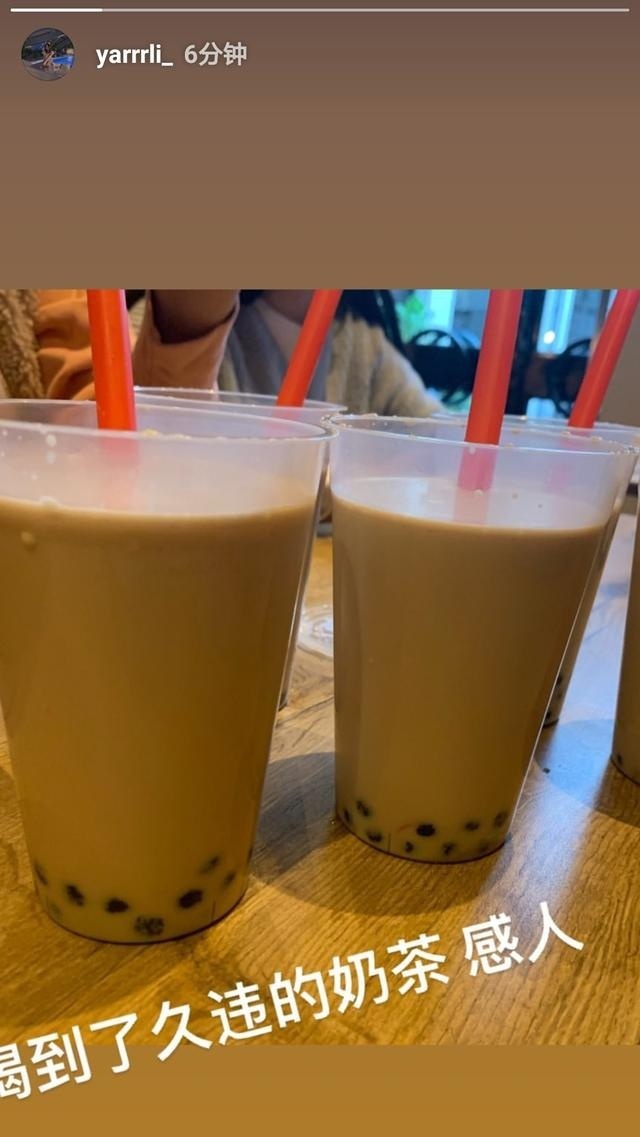 气质直逼王菲!李嫣返回瑞士读书晒美照,喝到奶茶超开心