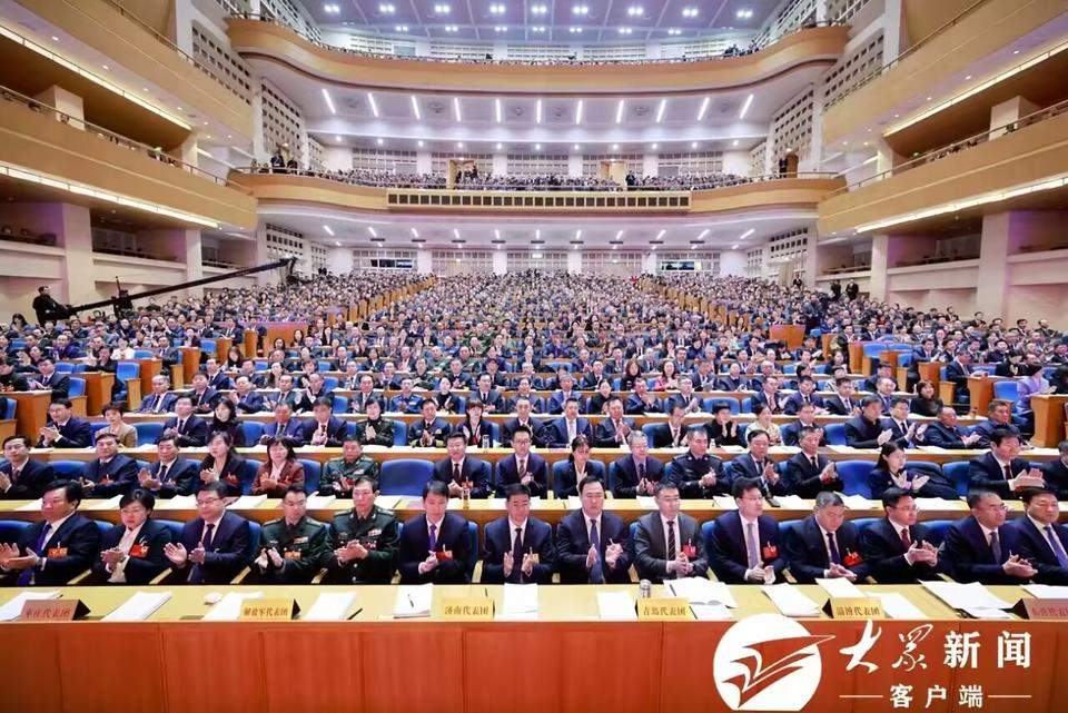 省十四届人大二次会议隆重开幕