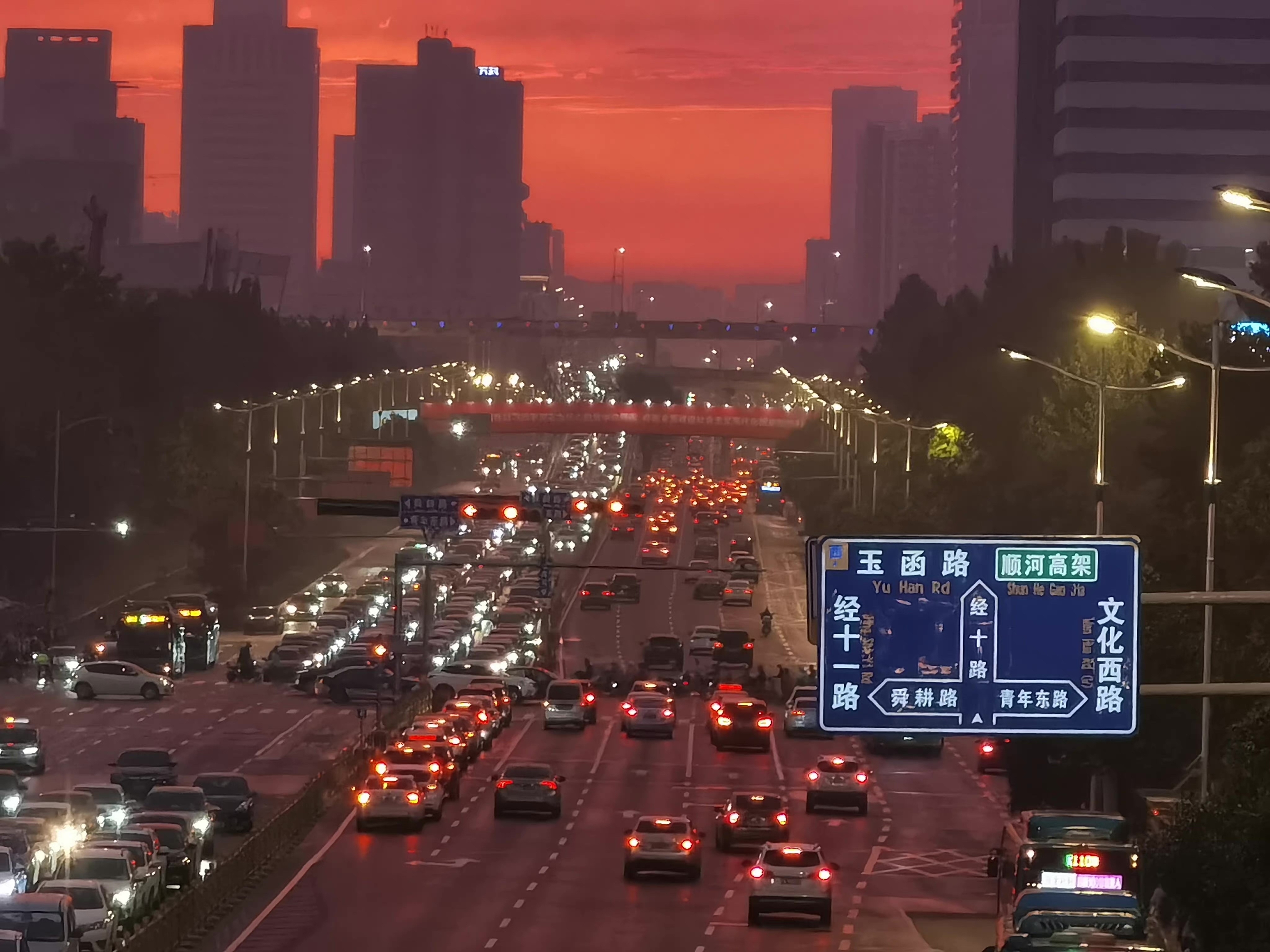 假期雨中过！未来几天济南刮风降雨又降温 最高气温仅15℃