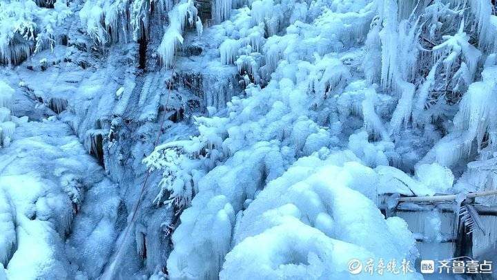 济南南部山区再现梦幻冰瀑大世界，美如龙宫般绚烂