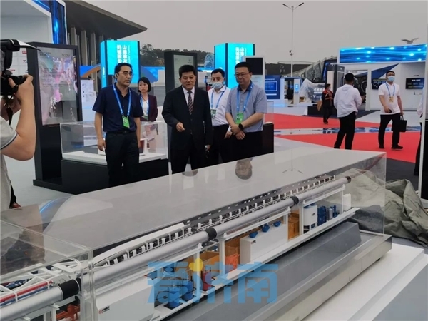 “济南造”盾构机模型亮相青岛峰会