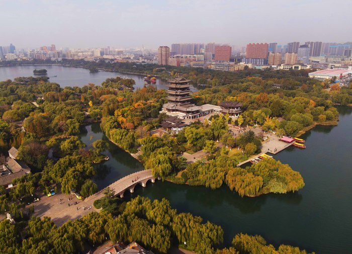 初冬时节 泉城明珠“秋色”正浓 诗意盎然