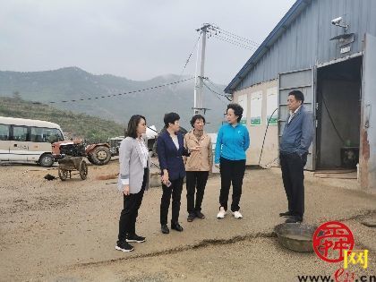 济南市人大常委会机关开展“走进贫困村，共度扶贫日”活动