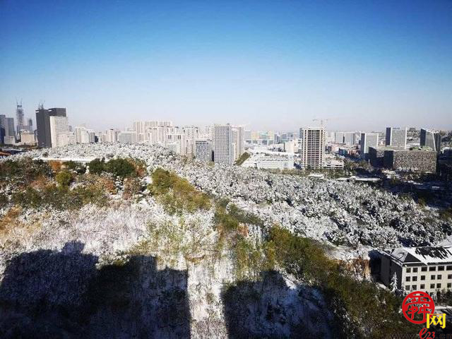 落雪无声心中有安 风雪中济南水务人变身“最燃网红”守护百姓安宁