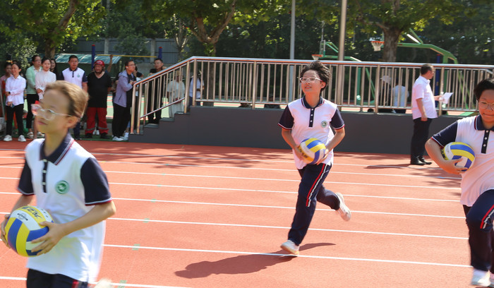 “新新向荣”济南市历城第五中学军训“大片”拉开新学期序幕