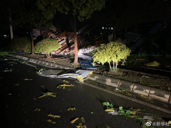 龙卷风来袭 武汉蔡甸部分工棚倒塌 41人送医