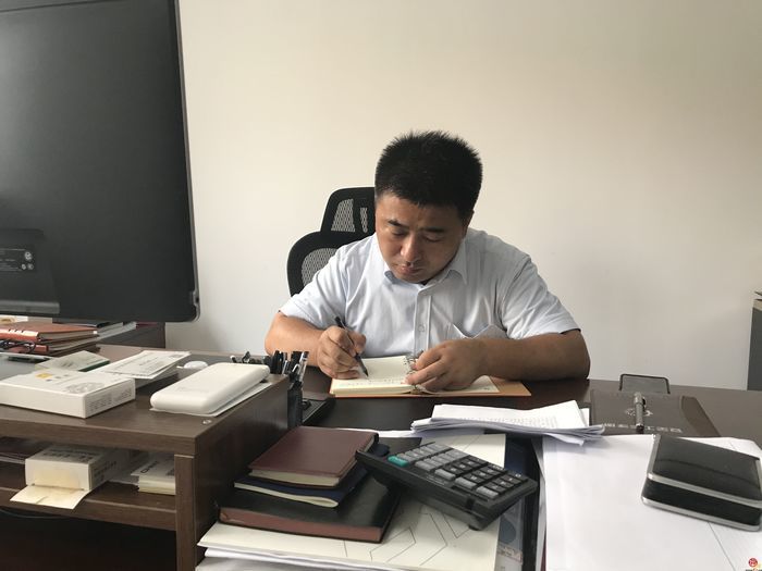 国刚臣：党员中的“阵前将”  市场上的“拓荒牛”