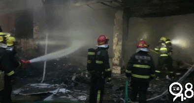 凌晨突发！杭州下城一快递点突发火灾！11辆消防车出动！