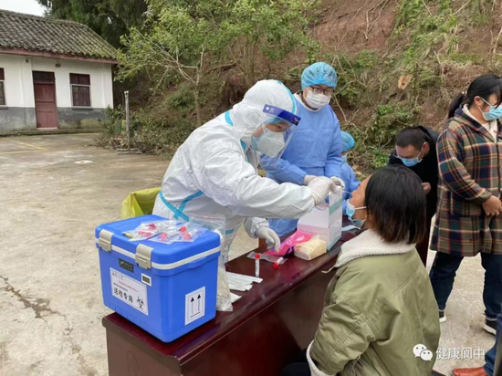 四川阆中自费常态化核酸，当地回应：按通知办事