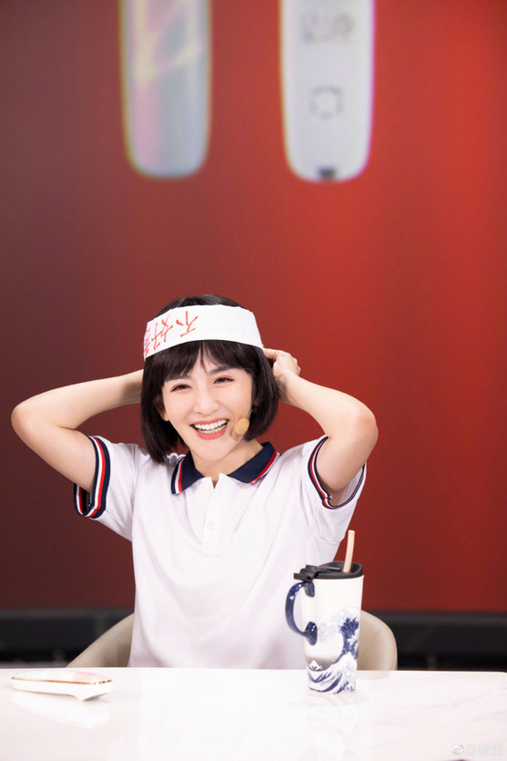 尖尖|cos大户又来啦！谢娜cos李尖尖 戴假发扮嫩甜笑