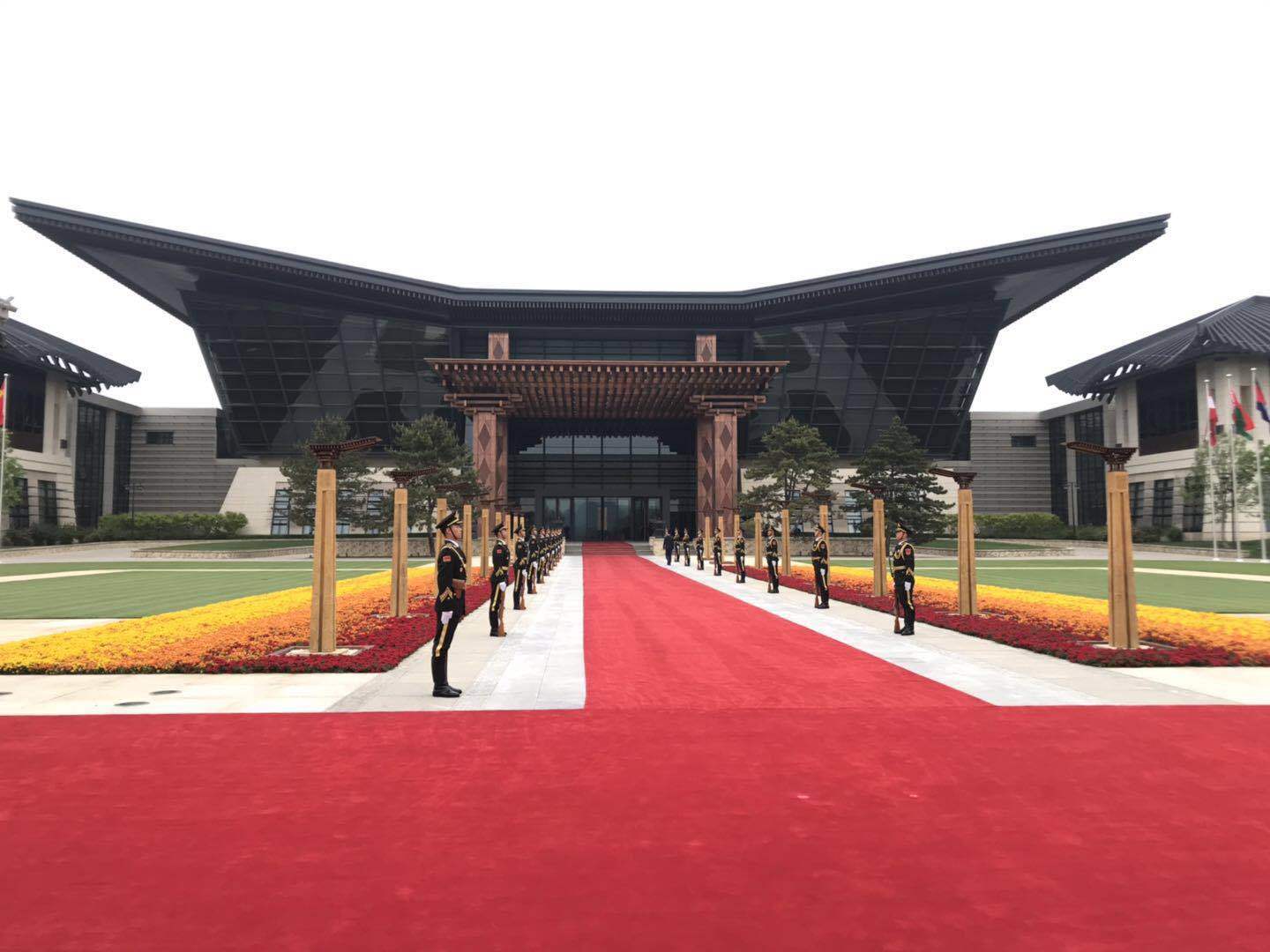 时政新闻眼丨习主席和39位外方领导人围桌共绘“工笔画”