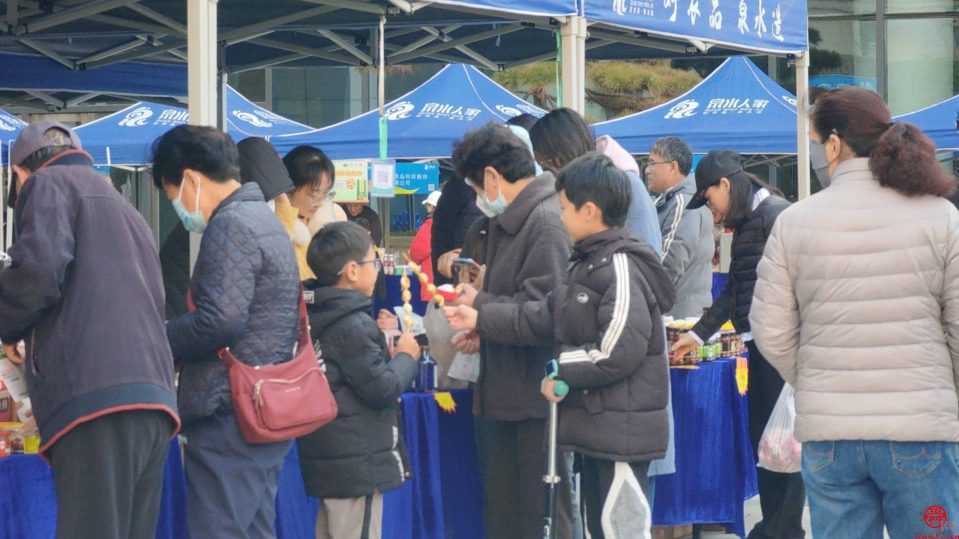 烟火气“沉甸甸”！ 泉水人家社区里收获暖融