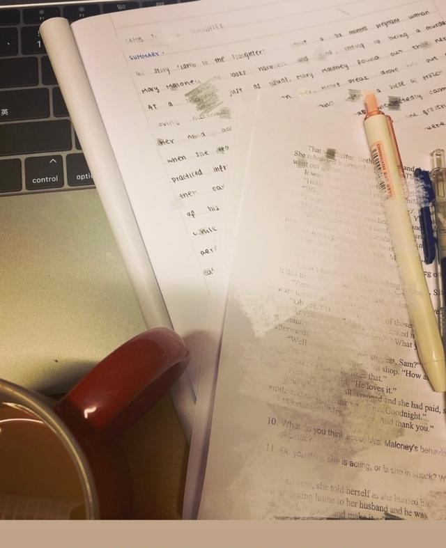 气质直逼王菲!李嫣返回瑞士读书晒美照,喝到奶茶超开心