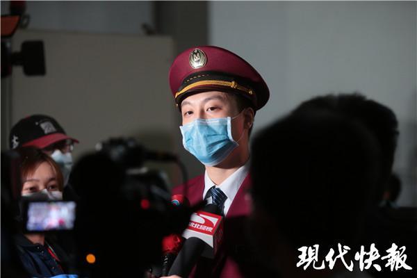 武汉地铁归来！90后司机见证昔日末班车今日首班车