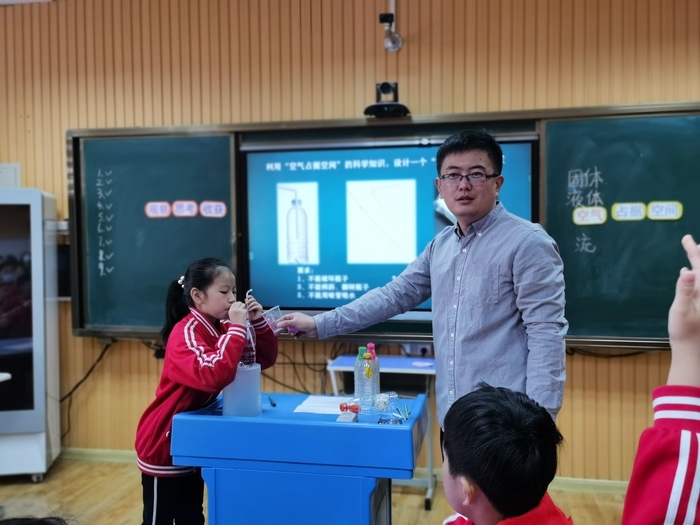 福泰小学开展“基于新课标下的思维型科学课堂”展示