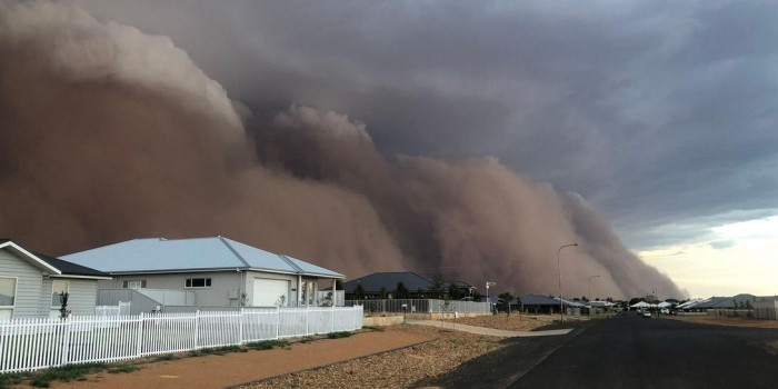 极端天气接踵而至！澳大利亚遭沙尘暴 沙尘遮天蔽日场面震撼